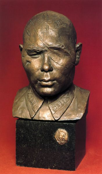 Мухина В.И. Портрет Героя Советского Союза полковника Б.А.Юсупова. 1942 Мухина В.И. Портрет Героя Советского Союза полковника Б.А.Юсупова. 1942