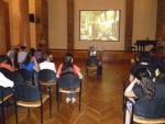 Школьники смотрят фильм «Рождение рисунка»