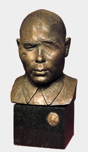 Мухина В.И. Портрет Героя Советского Союза полковника Б.А.Юсупова. 1942 Мухина В.И. Портрет Героя Советского Союза полковника Б.А.Юсупова. 1942